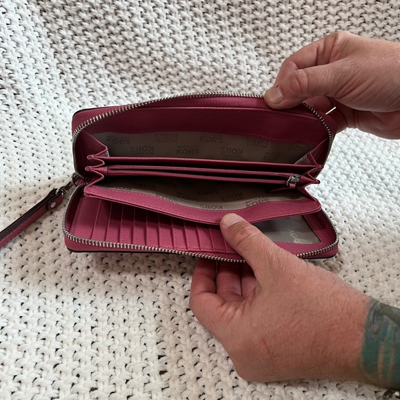 NWOT Michael Kors Wristlet/wallet - Picture 4 of 4